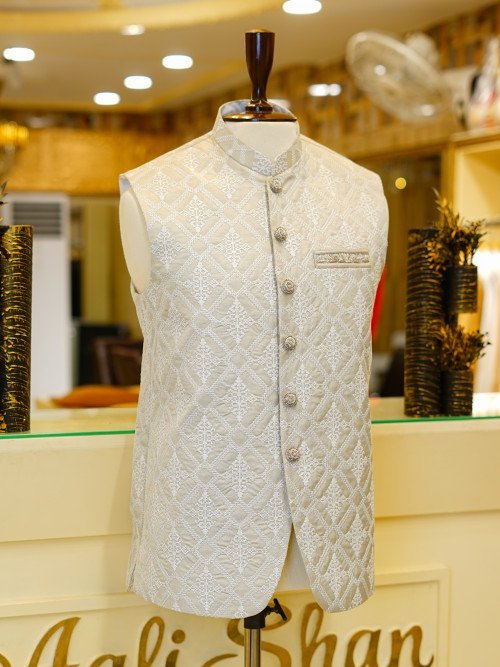 Skin-Tone Waistcoat with Elegant Embroidery
